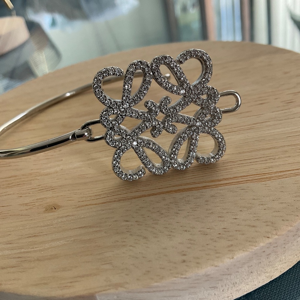 steel bracelet with monogram very fashionable and modern decorated with zircons - Picture 5 of 6